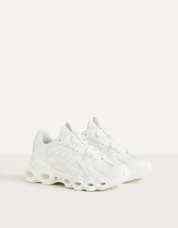 Sneaker mit Öffnungen in der Sohle